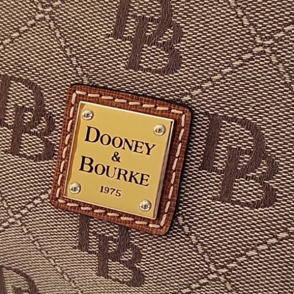 Dooney & Bourke Maxi Quilted Sydney Satchel Dome Crossbody Bag NWOT - Picture 3 of 7